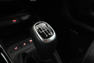 Kia Stonic 1.0 T-GDi MHEV DynamicPlusLine  Trekhaak! Navigatie, Climate, / 33