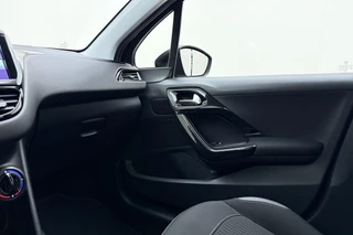 Peugeot 208 1.2 PureTech Blue Lion | Parkeersensoren | Navigatie | Radio | Stuurbediening | Climate control | Airco | / 27
