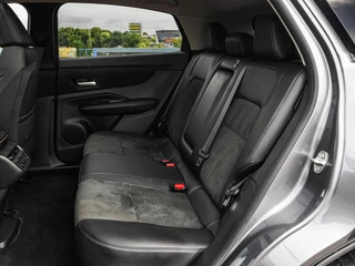 Nissan Ariya Evolve 91 kWh | SOH 99% | Panoramadak | Trekhaak | ACC | HUD | Voorstoelen verwarmd en geventileerd | Warmtepomp | 360 Camera | 19" / 16