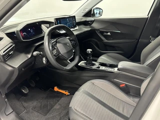 Peugeot 2008 1.2 PureTech Allure Pack CAMERA TREKHAAK ECC CRUISE LM NAVI CARPLAY. / 17