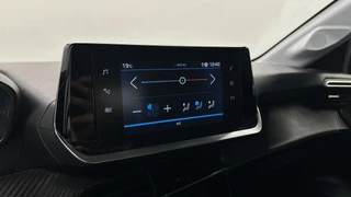 Peugeot 208 1.2 PureTech Active CARPLAY CRUISE. / 33