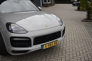 Porsche Cayenne Coupé 3.0 E-Hybrid Platinum Edition *Krijt* | Sportuitlaat | Panorama | ACC | Trekhaak | Ventilatie | Achterasbesturing | Bose | Head-Up | 22'' Wielen | / 43
