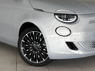Fiat 500e La Prima 42 kWh | Panoramadak | Apple-Android | 8 Jaar Fabrieks-Garantie / 28