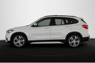 BMW X1 sDrive18i Executive Sport Line Panoramadak Trekhaak Groot Navi Stoelverwarming / 33