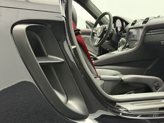Porsche 718 Cayman GTS 4.0 Kuipstoelen | Burmester | GTS interieur | PDK | Carbon | NL-Porsche / 18