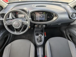 Toyota Aygo X Play NL-AUTO 100% DEALER OH METALLIC AIRCO ANDROID/APPLE CRUISE CONTROL / 4