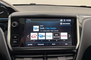Peugeot 2008 1.2 PureTech 130pk Blue Lease Allure | Panorama Dak | DAB+ | Navigatie | Climate Control | Cruise Control | Achteruitrijcamera |LichtMetalen Velgen met All Seasonbanden / 21