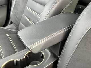 Renault Arkana 1.6 E-Tech Full Hybrid 145 E-Tech Engineered | Stoel+Stuurverwarming | (IACC) Intelligent Adaptive Cruise Control | Dodehoek | Draadloze Telefoonlader | Easy Park Assist | Navigatie | Climate Control | Reservewiel | Apple CarPlay/Androi / 9