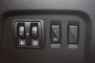 Renault Captur 1.2 TCE AUT. / STOEL VERW. / ECC / PDC / H-LEDERLOOK BEKL. / 15