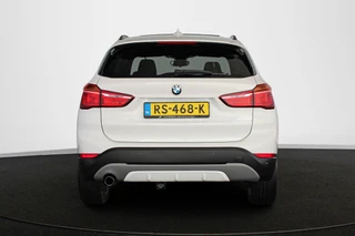 BMW X1 sDrive18i Executive Sport Line Panoramadak Trekhaak Groot Navi Stoelverwarming / 17
