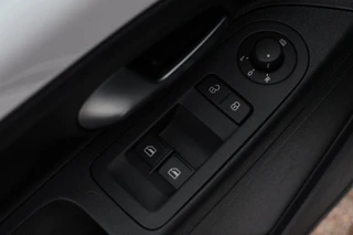 Volkswagen UP! 1.0 Camera Stoelverwarming PDC Cruise-control / 24