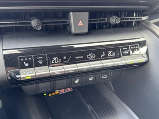 Toyota C-HR 2.0 PLUG-IN HYBRID 220 FIRST EDITION STOEL/STUURVERW BLIND-SPOT PARK-SENSOREN NAVI APPLE/ANDROID EL-ACHTERKLEP 18" LM-VELGEN / 30