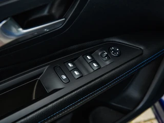 Peugeot 3008 1.2 PureTech Executive | Automaat | Leder | Carplay | 360 camera | Digitale i-cockpit | Trekhaak | Climate control / 37