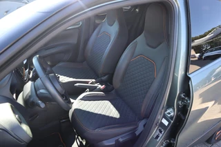 Toyota Aygo X LIMITED JBL-AUDIO STOELVERWARMING KEYLESS PARK-SENSOREN 18"LMV APPLE/ANDROID LED CLIMA CAMERA AD-CRUISE NL-AUTO / 16