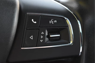 Maserati Levante 3.0 V6 AWD GranLusso 350 pk Facelift Driver ass.Pack 1 | Open dak | Harman/Kardon | Camera | Luchtvering | Carplay | Keyless | DAB | Full LED | 20" / 55