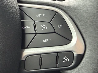 Jeep Renegade 4xe 240 Plug-in Hybrid Electric Trailhawk (Navigatie - LED - Keyless Entry - Parkeersensoren V+A - Automatische Airco - 4WD - 17" incl 4S - Dodehoek detectie) / 18