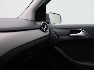Mercedes-Benz B-klasse 250 Ambition Automaat 211 Pk | Camera | Trekhaak | Keyless | LED | Navigatiesysteem | Parkeersensoren | 18 Inch | 81.928 Km / 32
