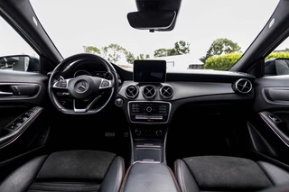 Mercedes-Benz GLA 180 Business Solution AMG | NL Auto | 19" | Camera / 30