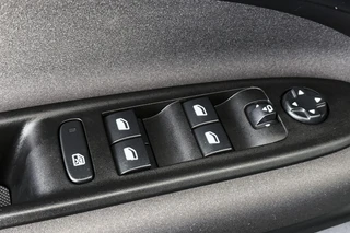 Alfa Romeo Junior 1.2 Turbo Hybrid Ibrida Speciale Pack Techno Stoelverwarming Camera / 33