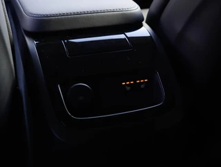 Volvo V60 T6 Plug-in Hybrid 350PK AWD Plus Dark / 13