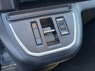 Toyota PROACE Electric Verso LONG EXTRA RANGE DYNAMIC 75KWH 8-PERSOONS ROLSTOEL / INVALIDE VERLAAGD-INBOUW-OPRIJPLAAT 2x SCHUIFDEUR / 8