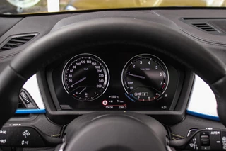 BMW X2 sDrive18i High Executive M-sport | 2e eigenaar | Driving Assistant | Panoramadak | 19 inch | Keyless entry | Head-up | Shadow line | HiFi audio | Stoelverwarming | Alcantara / 22