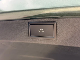 Skoda Karoq 1.5 TSI DSG Pano Camera Canton Leder/alca Trekhaak CarPlay Keyless Sfeer / 17
