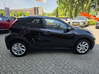Toyota Aygo X 1.0 VVT-i MT first AD-CRUISE APPLE/ANDROID DONKERE RAMEN LM-VELGEN DAB+ NL-AUTO / 6