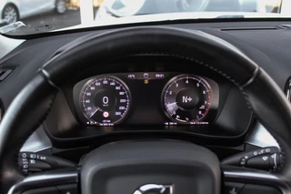 Volvo XC40 1.5 T3 Momentum Pro | 1e eigenaar | NL auto | Inc btw | Cruise control | Climate control | LED | Navigatie | Bluetooth | 18 inch | Trekhaak | Half leer | 163 pk / 23