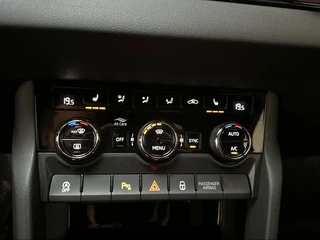 Skoda Karoq 1.5 TSI 150pk ACT Sportline Business Camera Trekhaak Sfeerverlichting Stoelverwarming Adaptive Cruise LED / 15