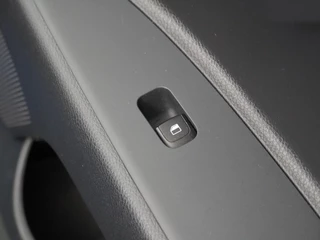 Kia Stonic 1.0 T-GDi MHEV DynamicPlusLine  - Apple Carplay/Android Auto - Cruise Control - Climate Control - Navigatie - Stuur/Stoel Verwarming - 7 Jaar of 150.000km Fabrieksgarantie / 44