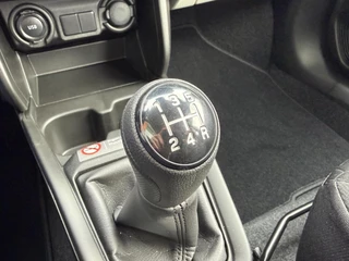 Suzuki Swift 1.2 Comfort Smart Hybrid / 11