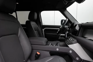 Land Rover | Defender 3.0 D250 110 MHEV SE | Luchtvering | Groot Infotainmentscherm | Premium Audio by Meridian | Black Pack | FULL LED | / 11