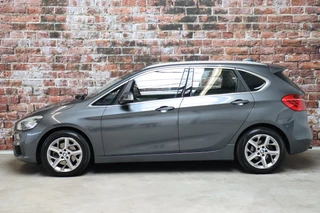 BMW 2 Series Active Tourer 218i Executive Automaat  / Trekhaak / Parkeersensoren / Stoelverwarming / Navigatie / Cruise Control / Bluetooth / Climate Control / LED / Sportstoelen / Multifunctioneel Stuurwiel / 17 Inch / 4