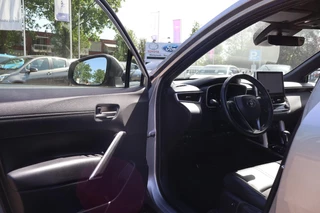 Toyota Corolla Cross 2.0 HYBRID 184PK FIRST-EDITION BLIND-SPOT EL-ACHTERKLEP LM-VELGEN KEYLESS PARK-SENSOREN STOELVERW DRAADLOOS-LADEN AD-CRUISE BLUETOOTH / 7