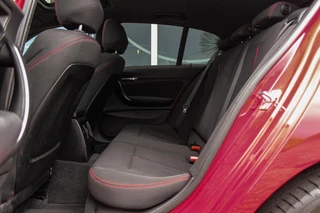 BMW 1-serie 125i Business+ | Sport Line | NL auto | Schuif-/kanteldak | Keyless entry | HiFi audio | Stoelverwarming | Xenon | Sportstuur | Navigatie Professional | Bluetooth | PDC / 18