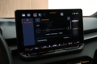 CUPRA Terramar 1.5 TSI 272pk e-Hybrid VZ Performance 360Camera Keyless Stoelverwarming Panoramadak Navigatie / 24