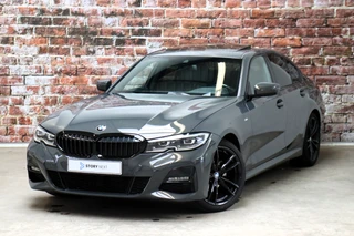 BMW 3 Serie Sedan 320i High Executive M Sport Pakket Automaat / Live Cockpit Professional / Schuif-/kanteldak / Achteruitrijcamera / Stoelverwarming / DAB / Shadow Line / Apple CarPlay / LED / 19 Inch / Extra Getint Glas