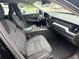 Volvo XC60 2.0 B4 Momentum Business  | Keyless | LED | Apple/Android | PDC v+a incl. Camera | Google | Elekt. Klep / 34