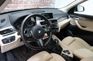 BMW X1 xDrive25i High Executive xLine Automaat  / Navigatiesysteem Plus / Driving Assistant Plus / Trekhaak / Panoramadak / Park Assistant / Leder / Park Assistant / AWD / 18 Inch / Head-Up Display / Stoelverwarming / Hifi / Parkeersensoren / Climate Control / LED / 16