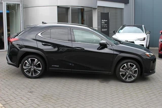 Lexus UX 250h Preference Line NL-AUTO NAVI BLIND SPOT PARKEERSENSOREN SMART-ENTRY APPLE CARPLAY / 4