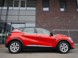 Renault Captur 1.6 E-Tech Plug-in Hybrid 160 Intens | Panorama dak | Achteruitrijcamera | Lichtmetalen velgen | Navigatie | Cruise control | Stoelverwarming | / 2