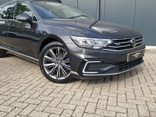 Volkswagen Passat Variant 1.4 TSI PHEV GTE * Panoramadak * Elek. Achterklep * Navigatiesysteem * 18 Inch Velgen * / 27
