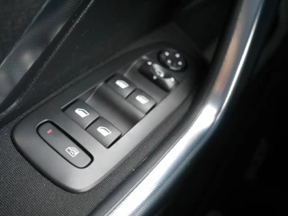Peugeot 2008 1.2 110PK PureTech Allure | Apple Carplay | Navigatie | Cruise Control | Parkeersensoren | Camera / 22