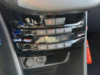 Peugeot 208 Allure 1.2 PureTech 82PK Trekhaak, Navigatie, Parkeersensoren Achter, Climate Control, Cruise Control / 25