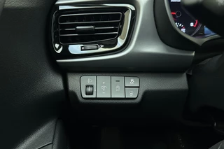 Kia Rio 1.0 T-GDi 100 PK | Automaat | Trekhaak | Stoelverwarming | Mirror Screen | Stuurverwarming | Start/stop | Climate Control | Parkeersensor | 1e eigenaar | Android/Apple carplay | Cruise control | Shift lock release / 19