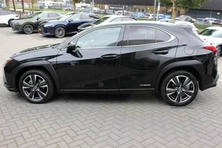 Lexus UX 250h Preference Line NL-AUTO NAVI BLIND SPOT PARKEERSENSOREN SMART-ENTRY APPLE CARPLAY / 8