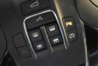 Maserati Levante 3.0 V6 AWD GranLusso 350 pk Facelift Driver ass.Pack 1 | Open dak | Harman/Kardon | Camera | Luchtvering | Carplay | Keyless | DAB | Full LED | 20" / 74