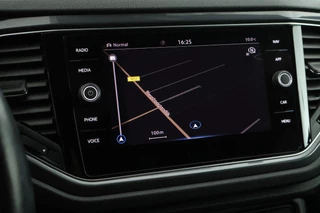 Volkswagen T-Roc 1.5 TSI 150pk DSG R-Line Sport Keyless Virtual Cockpit Navigatie / 18