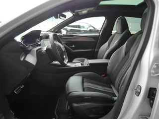 Peugeot 308 1.2 Hybrid 145 e-DCS6 GT € 6000,- DEMOVOORDEEL! | AGR stoelen | Stoel en stuurverwarming | Camera rondom | Adaptieve cruise control | Panoramadak | Afneembare trekhaak | Full led | 18 inch lichtmetalen velgen / 10